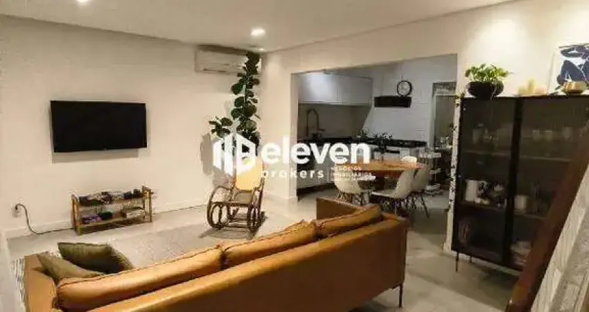 Casa à venda em Santos (Campo Grande) - 3 quartos, 1 suíte, 102 m², frente, aceita financiamento