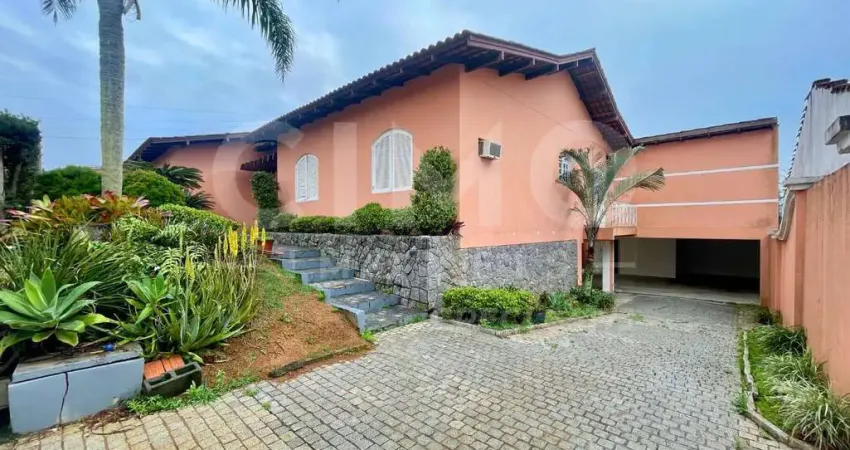 Casa à venda próxima à vila germânica com vista incrível e piscina