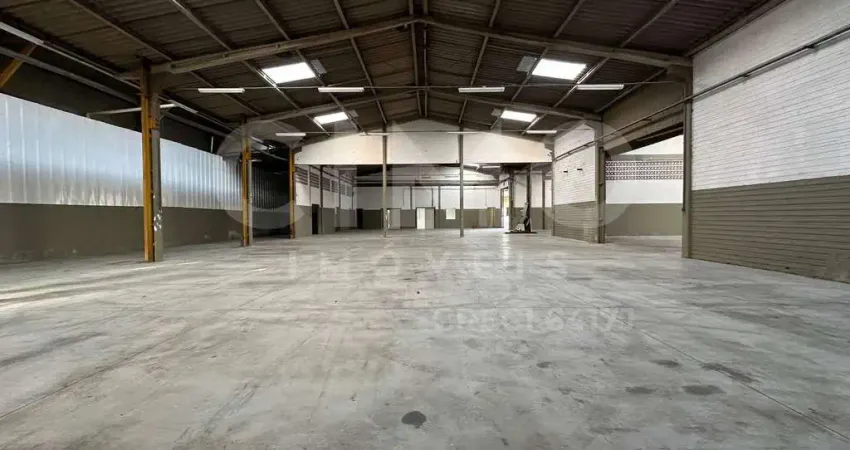 Galpão 3.226m² para alugar em blumenau, itoupavazinha, com pátio amplo