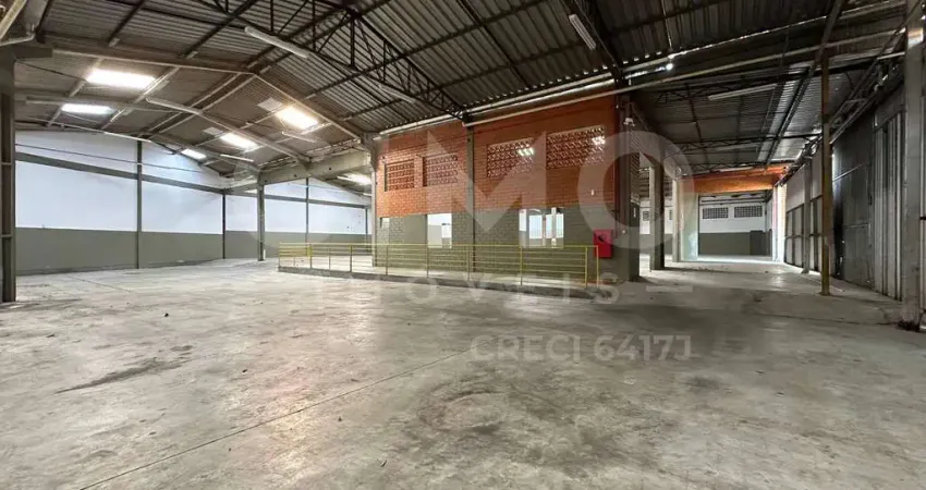 Galpão 750m² para alugar em blumenau, itoupavazinha, com pátio amplo