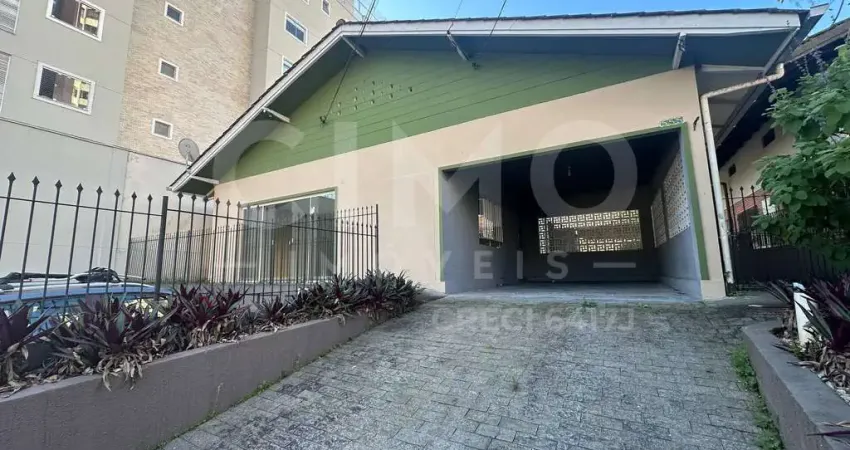 Casa comercial na ponta aguda em blumenau com 10 salas e 230 m²