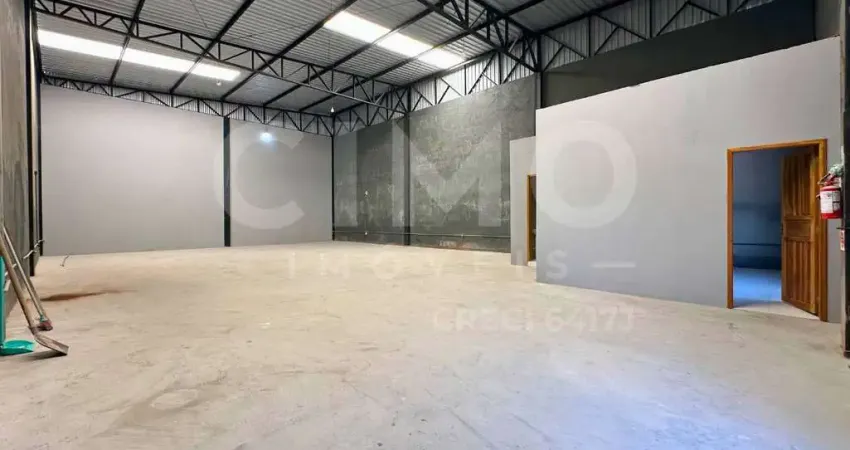 Galpão para locação em itapema com 5,8m de pé direito e escritório