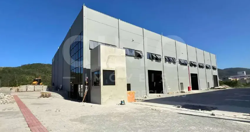 Galpão para locação 560m² em camboriú em condomínio fechado