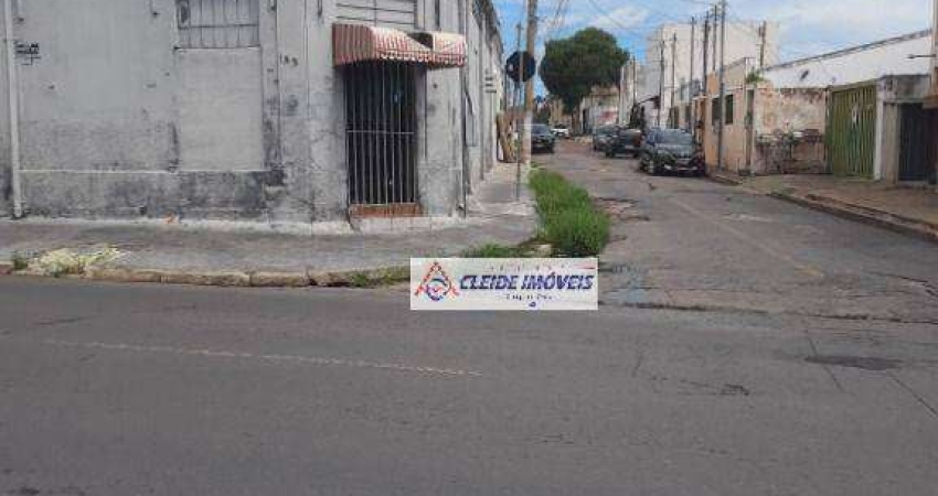 Salão Comercial de Esquina, 01 casa e 02 terrenos a VendaR$1.600.000,00 Avenida Miranda Reis Esquina com a Rua Carlos Borralho, Bairro: Poção, Cuiabá