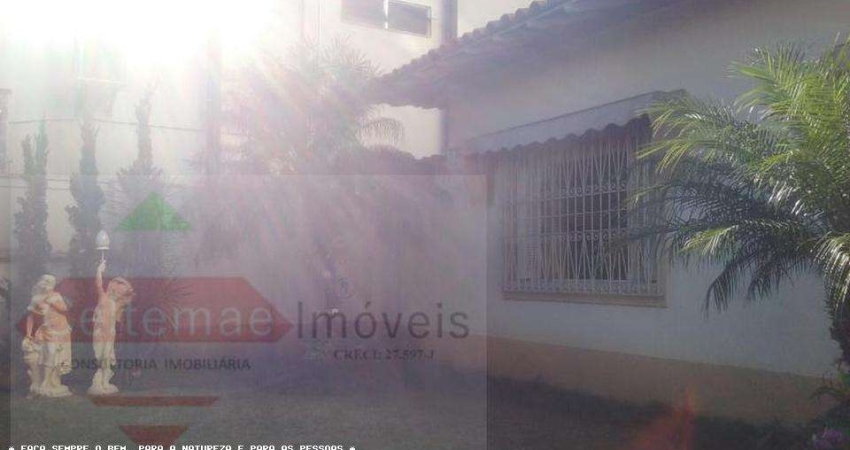 Casa com Piscina Residencial ou Comercial na Região Central