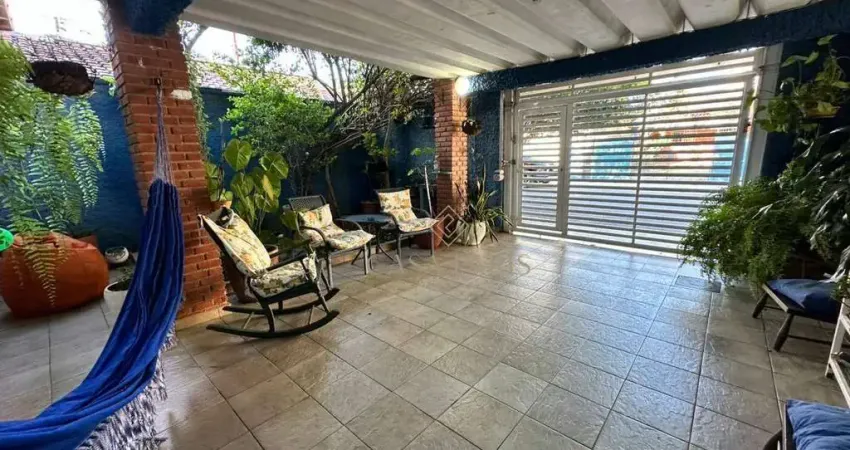 Casa com 3 dormitórios à venda, 150 m² por R$ 1.250.000,00 - Canto do Forte - Praia Grande/SP