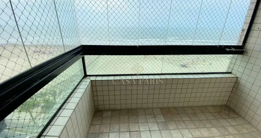 Apartamento de 2 quartos frente mar com sacada e piscina à venda na praia grande.