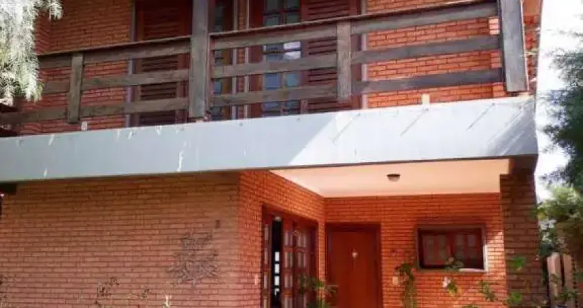 Casa à venda na Avenida Marginal Bento Ferreira Luiz, Jardim Zavanella, Araraquara