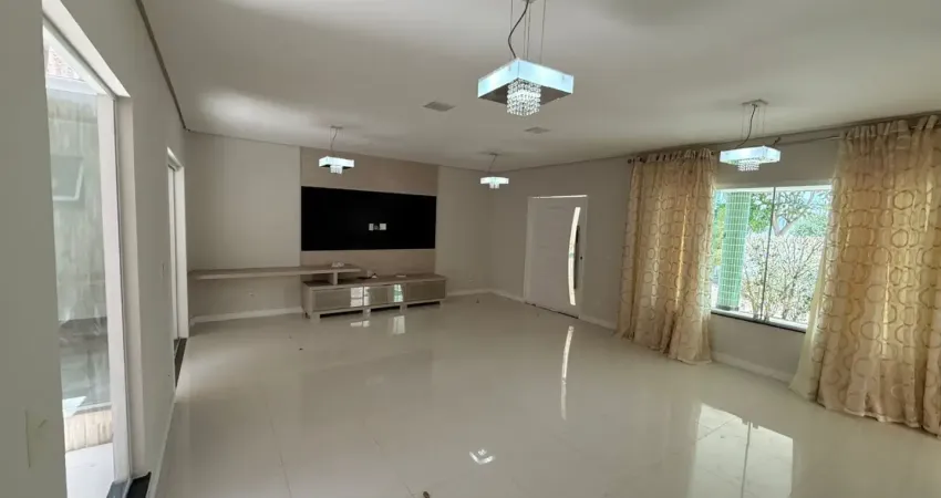 Aluguel casa em condomínio, 4 quartos, 2 suítes, Sim - Feira de Santana - BA.