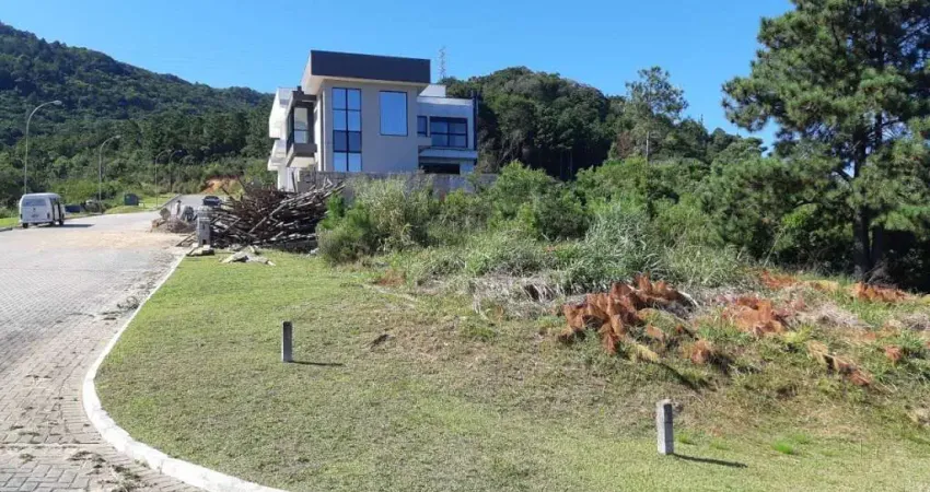 Terreno em loteamento de alto padrão