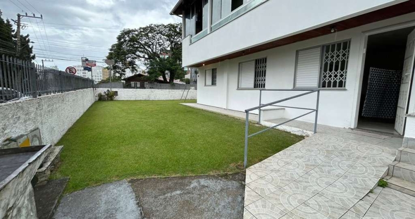 Dois apartamentos no mesmo terreno na Trindade