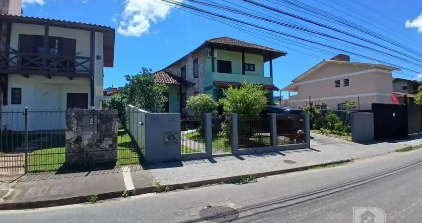 Casa com 3 quartos para alugar na Rua Joe Collaço, Santa Mônica, Florianópolis