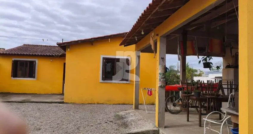 Casa com 2 quartos à venda na Rua Hulha Negra, Laranjal, Pelotas