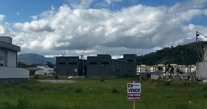Terreno à venda na Vila Becker, Santo Amaro da Imperatriz 