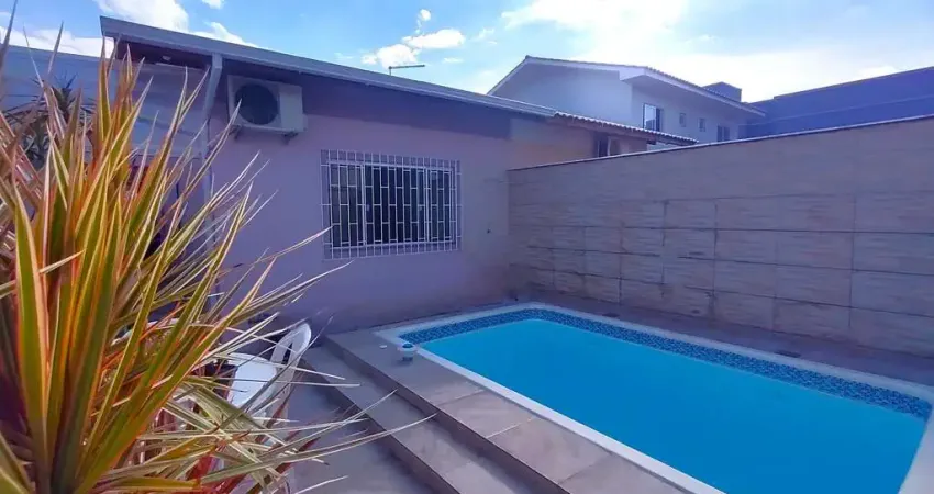 Casa 2 quartos com piscina na Barra do Aririú