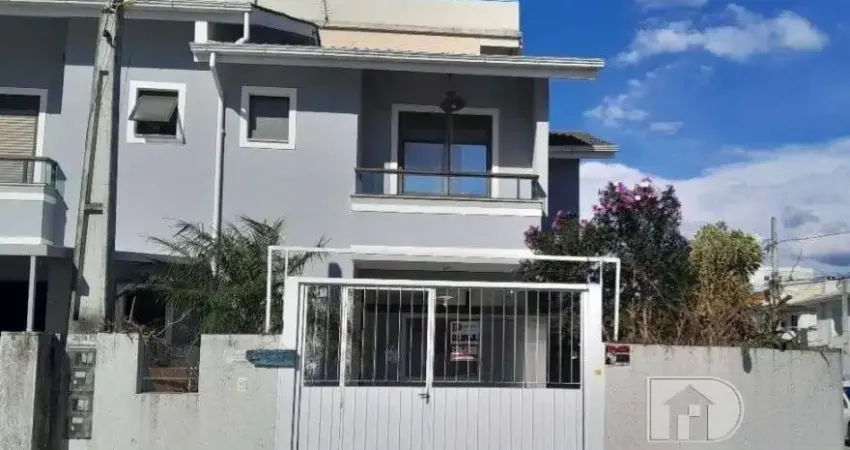Casa com 3 quartos para alugar na Rua Professora Lair Quadros de Espindola, Nova Palhoça, Palhoça