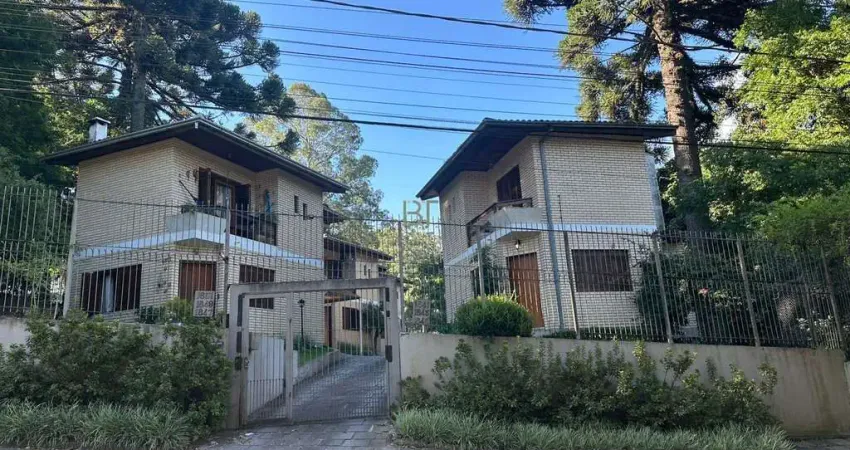 CASA EM CONDOMÍNIO FECHADO SEMIMOBILIADA COM 3 DORMITÓRIOS NO BAIRRO PETROPOLIS