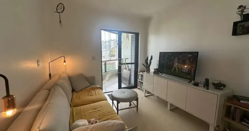 APARTAMENTO SEMIMOBILIADO COM 1 DORMITÓRIO E 1 VAGA NO BAIRRO CENTRO