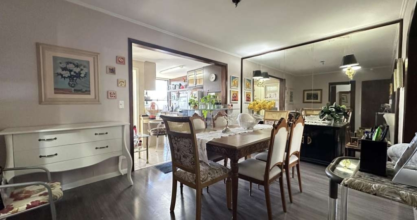 APARTAMENTO SEMIMOBILIADO 3 DORMITÓRIOS SENDO 1 SUÍTE  E 2 VAGAS NO RIO BRANCO