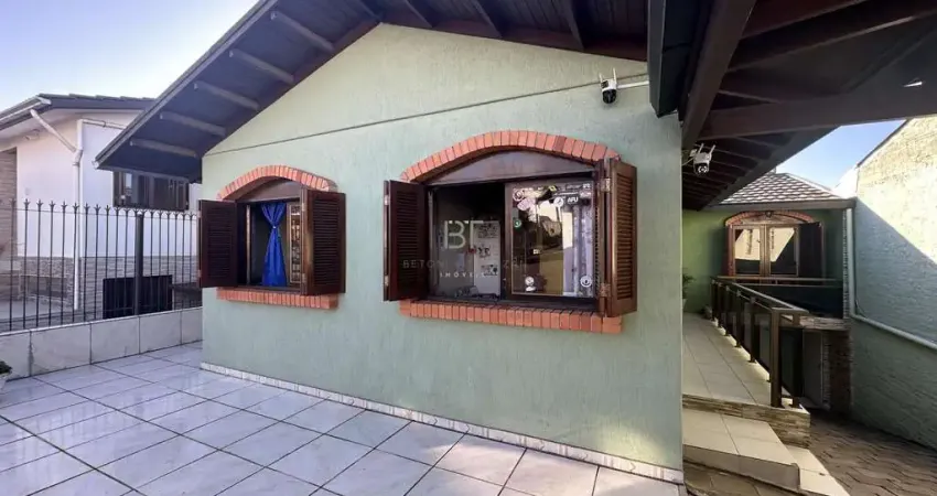 CASA COM 222 M²  3 DORMITÓRIOS 2 SUÍTES E 3 VAGAS NO BAIRRO SANTA LÚCIA