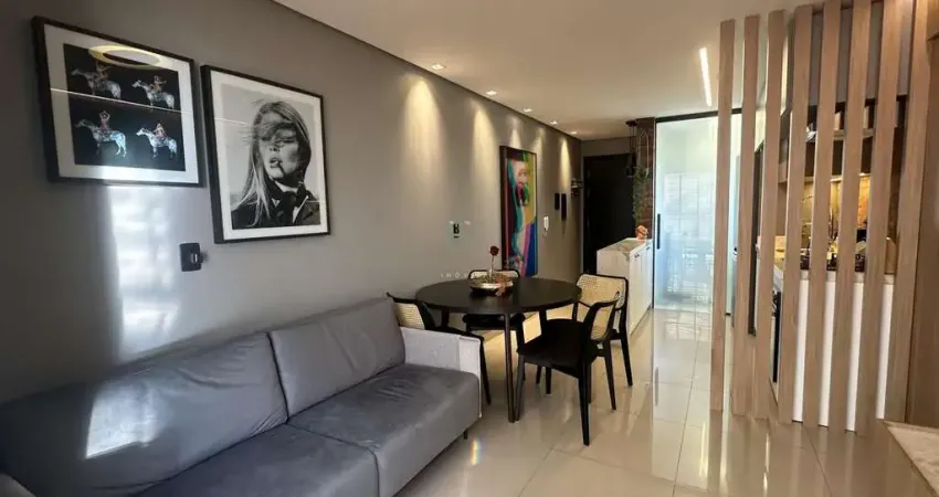 Apartamento mobiliado com 54 m² privativos com 2 dormitórios e 1 vaga no bairro