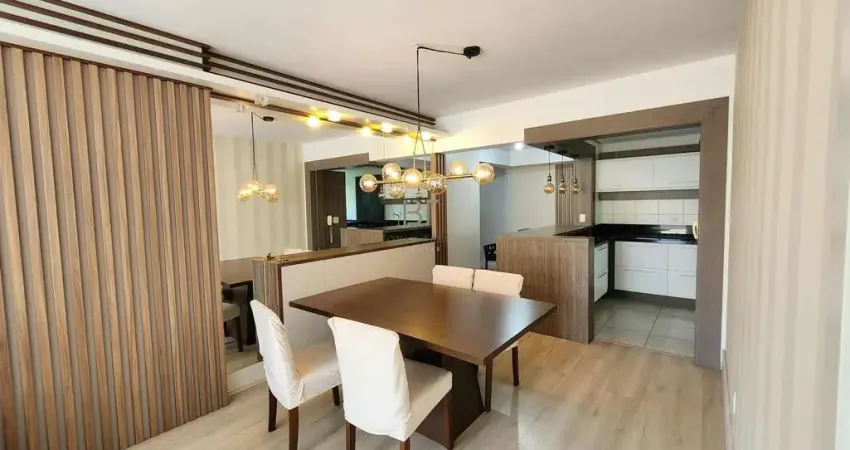 Apartamento semimobiliado com 2 dormitórios sendo 1 suíte e 02 vagas no bairro c