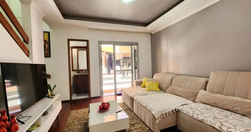 Sobrado triplex com 03 dormitórios no bairro cinquentenário