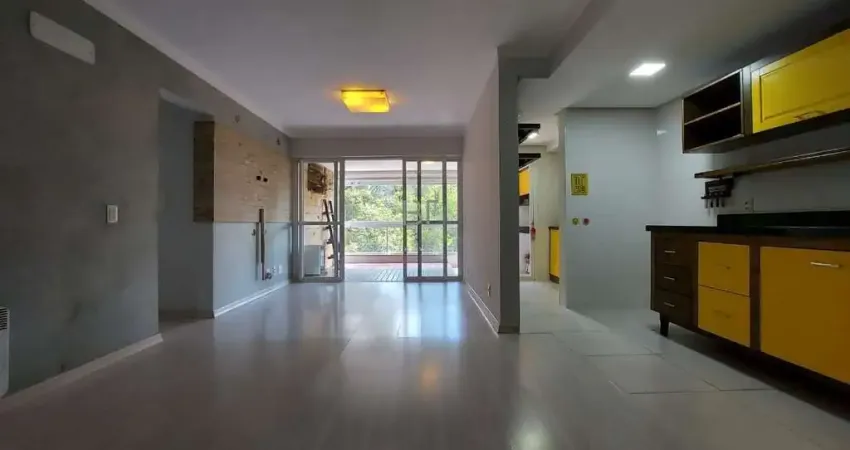 Apartamento semimobiliado 2 dormitórios sendo 1 suíte e box duplo no cinquentená