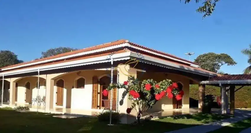 Casa térrea à venda no jardim das palmeiras em bragança paulista. 6 dormitórios, piscina, área gourmet, 9 vagas e lazer completo em condomínio fechado.