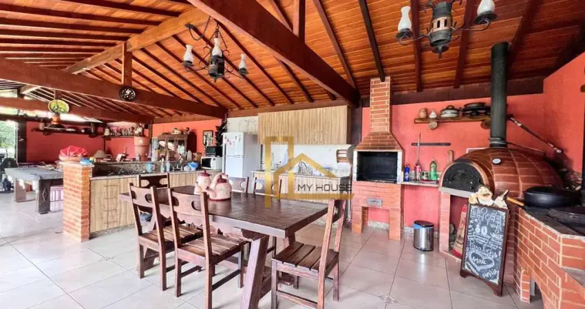 Casa com 5 quartos e lazer privativo em Albuquerque Teresópolis-RJ