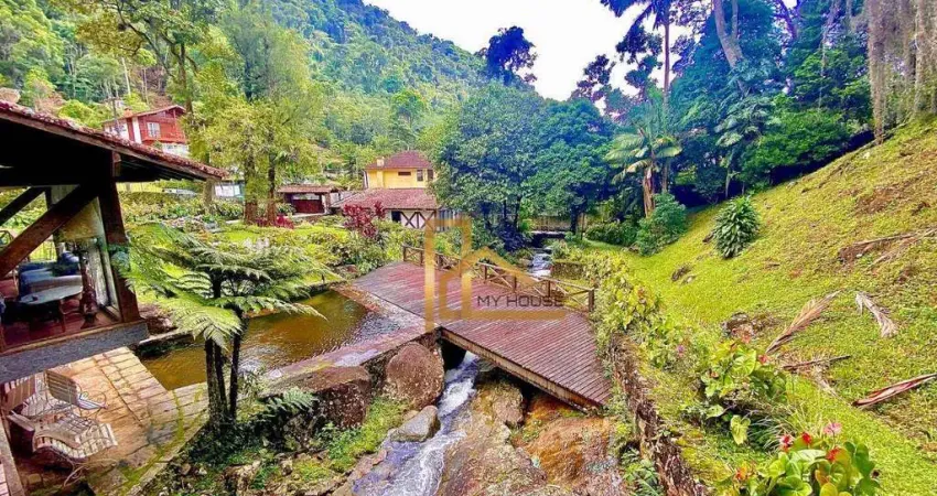 Casa com 4 dormitórios e terreno de 3165m² com piscina natural e casa de hospedes à venda, 300m² Parque do Ingá - Teresópolis/RJ
