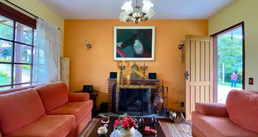 Casa em condomínio clube com vista para as montanhas no parque do imbuí em teresópolis