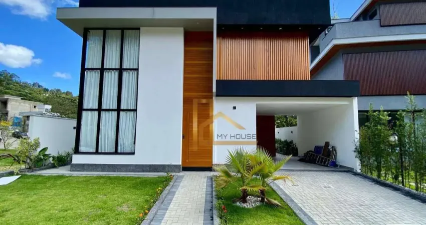 Casa com 4 Quartos, Nova e em Condomínio Clube a 15 Minutos do Centro de Teresópolis-RJ