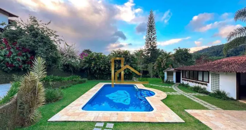 Refúgio de luxo e tranquilidade perto do centro de teresópolis - 5 dormitórios, piscina aquecida, área gourmet e vista para as montanhas