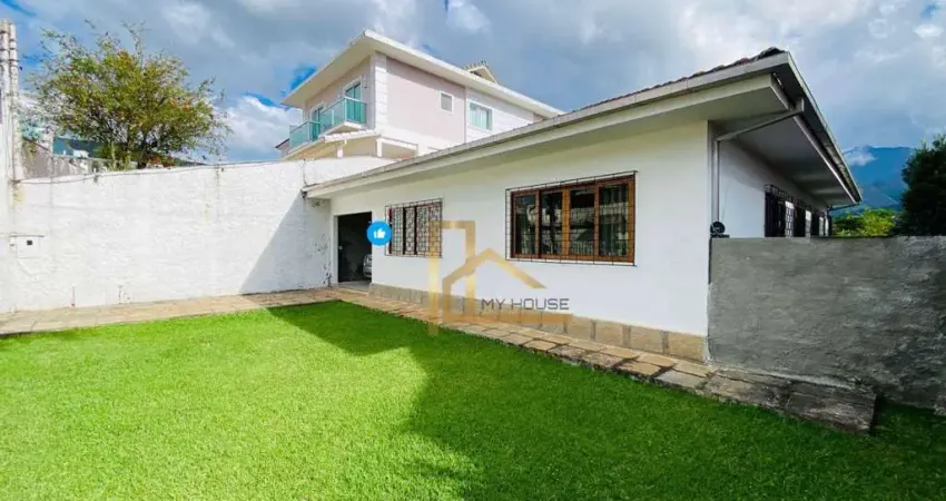 Casa linear 3 dormitórios sendo 1 suíte pertinho do centro à venda, 120 m² por R$ 650.000 - Fazendinha - Teresópolis/RJ