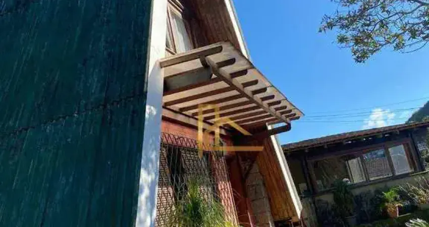 Casa com 2 dormitórios à venda, 126 m² por R$ 630.000,00 - Jardim Cascata - Teresópolis/RJ