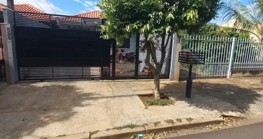 Residencia c 3 quartos/suíte  bairro Jardim América em Maringá.