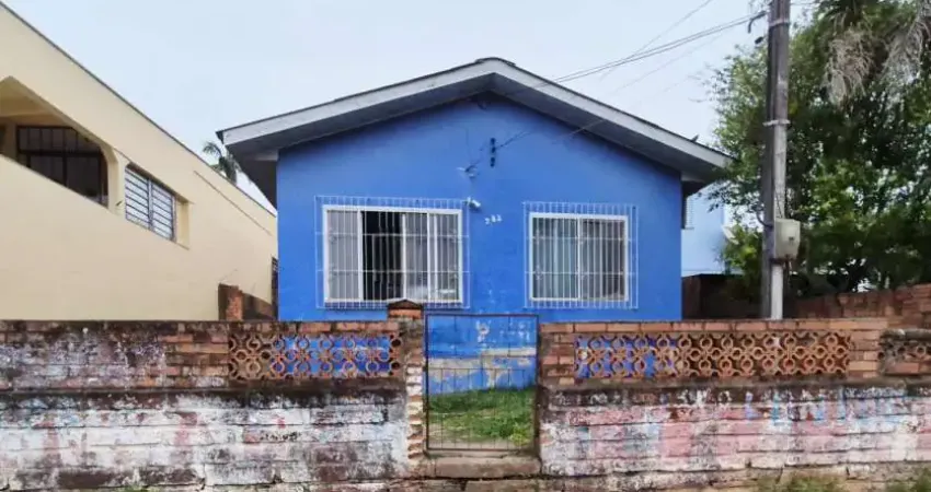 Casa de alvenaria com excelente localização no bairro tamandaré