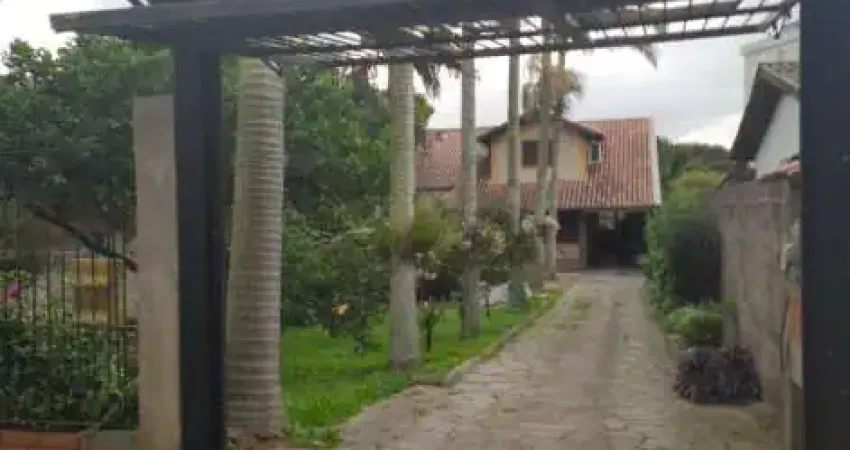 Sobrado com ar de serra com 240m² e terreno 11x72 no centro de esteio.