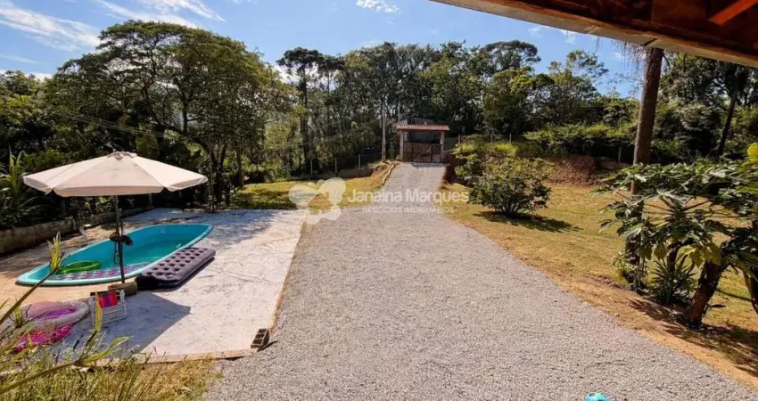 Viva com Qualidade de Vida: Chácara Mobiliada com 2.000m² e Cenário Natural Incrível