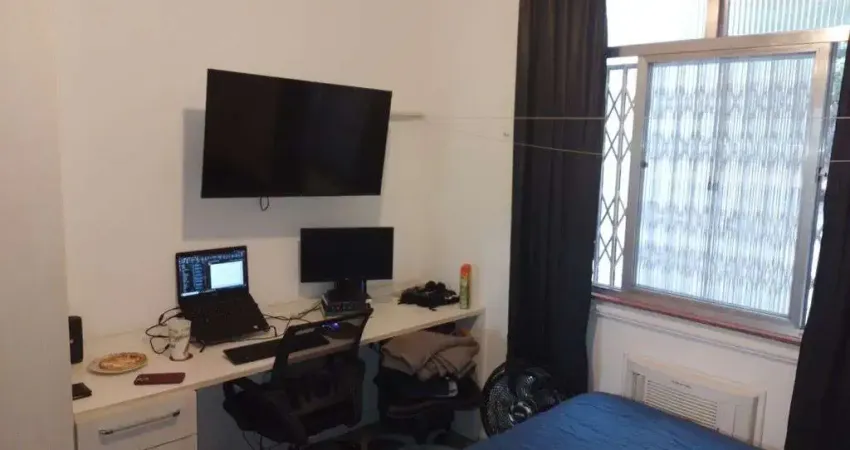 Apartamento quarto e sala reformado no catete imperdível!!!