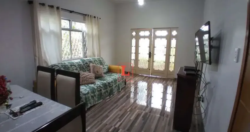 Casa com 3 quartos, garagem com espaço para 3 carros e churrasqueira 100 m²