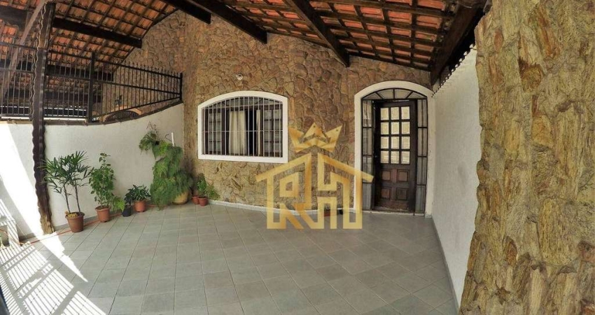 Casa com 3 quartos, 1 suíte  no bairro de Vila Tupi em Praia Grande - SP