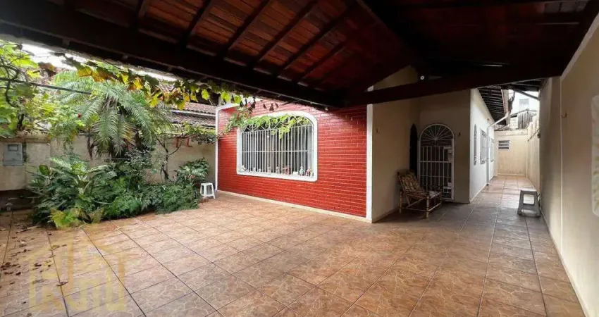 Casa Térrea - Isolada e Mobiliada - 03 dormitórios (01 Suíte) -  Edícula com churrasqueira - 03 vagas de garagem - Ocian Praia Grande