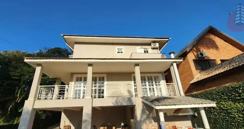 Casa para Locação em Santana de Parnaíba, Alphaville, 4 dormitórios, 2 suítes, 5 banheiros, 4 vagas
