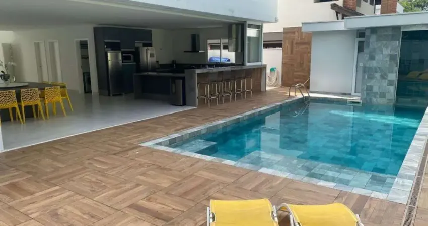 Sobrado novo para locação com 6 suítes em Riviera e São Lourenço