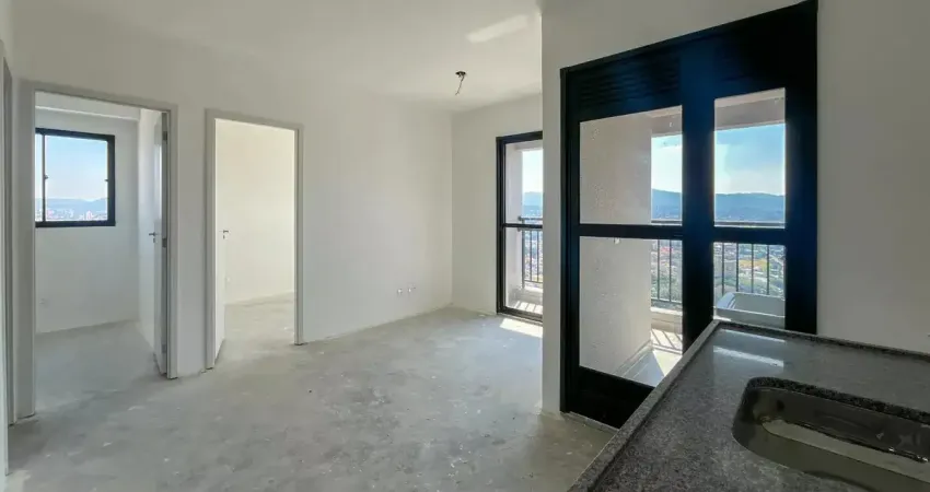 Apartamento de 2 dormitórios com varanda e vaga na zona oeste