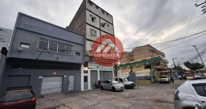 Apartamento em frente ao Metro, 3 quartos sendo 1 dependência.