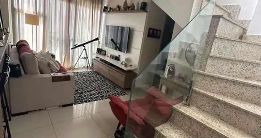 Cobertura a venda na Aroazes, com 3 quartos todo mobiliada. Piscina.
