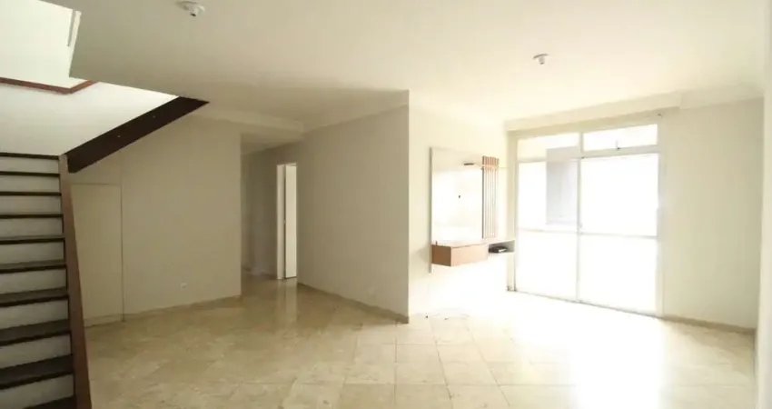 Residencial Iguaçu, Cobertura com 300 a venda, 5 quartos com 3 vagas. Piscina.